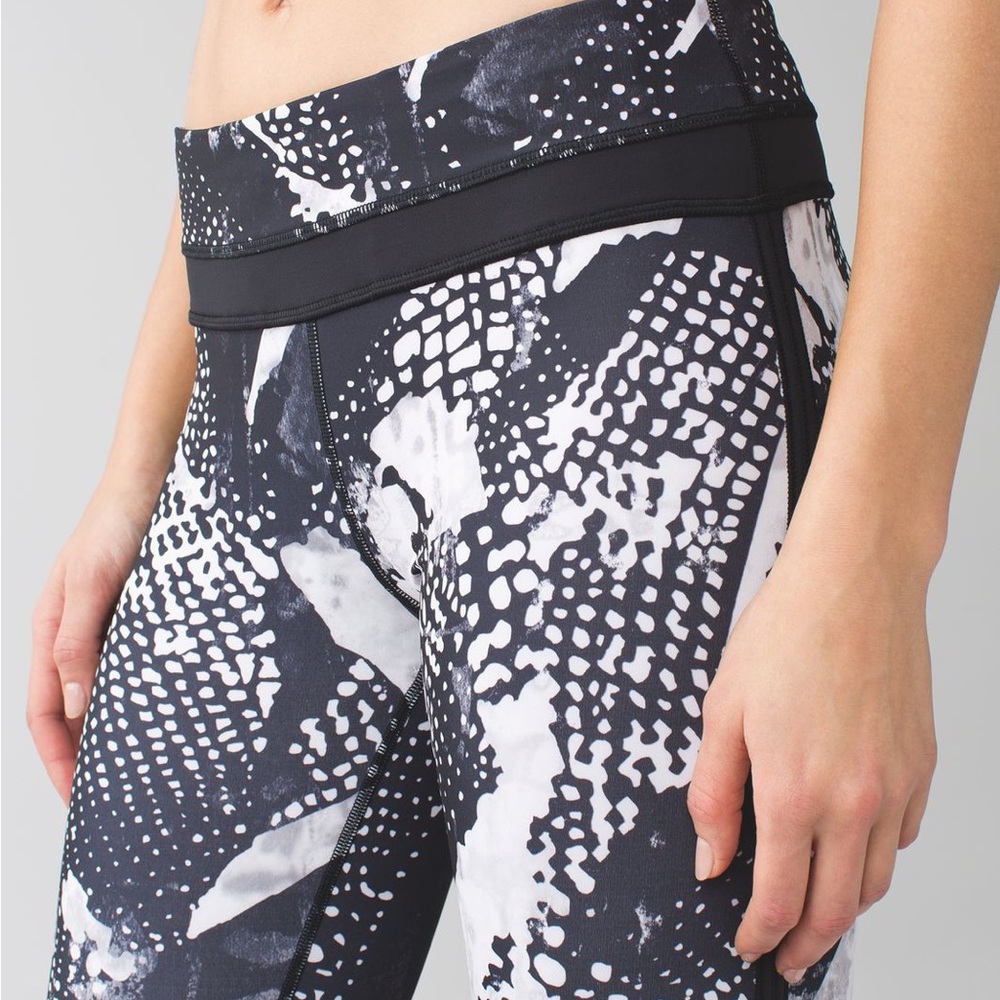 Lululemon Pace Tight *Full-on Luxtreme style Number: W5L76S - Picture 9 of 13